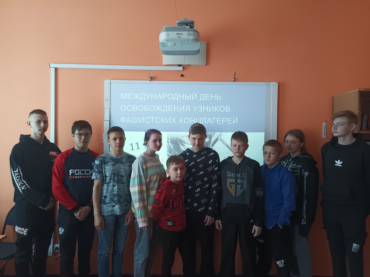 узники фаш.концлагерей.jpg